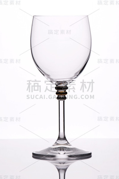 白底葡萄酒玻璃