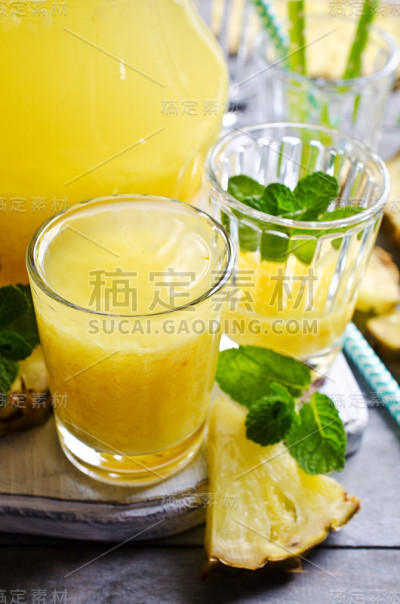 菠萝汁鸡尾酒