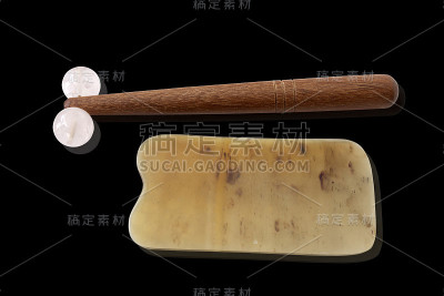 美人宝石、玫瑰石英和牦牛板