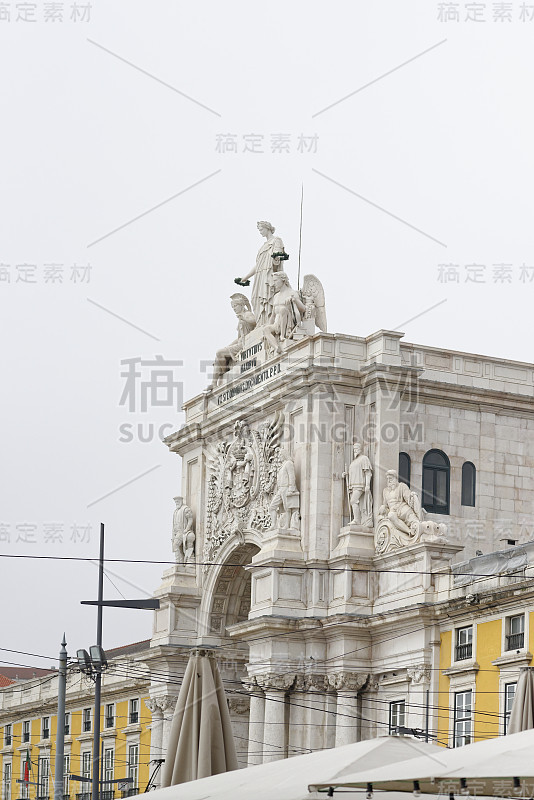 Praca do Comercio(商业广场)位于塔古斯河附近