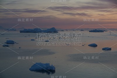 格陵兰岛北冰洋冰山上的日落