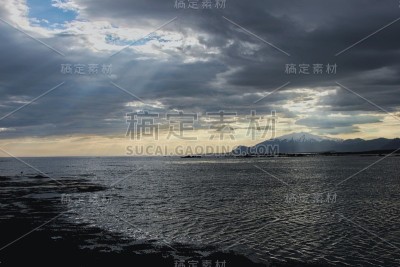 沿海山