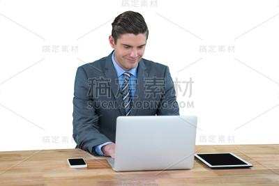 商人使用笔记本电脑