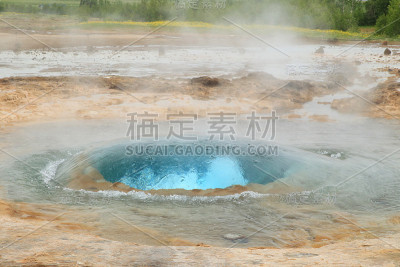 冰岛的 Strokkur Geysir