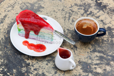 彩虹脆饼和热咖啡