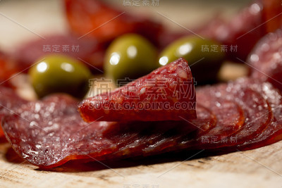 香肠在板