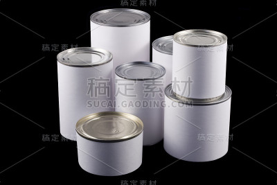黑色背景上的白色锡罐
