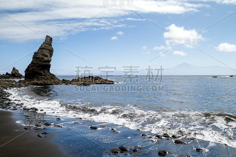 加那利群岛的黑砂火山海滩