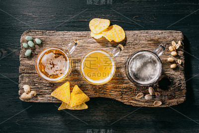 三杯不同的精酿啤酒