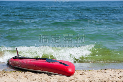 SUP站起来划桨板海滩