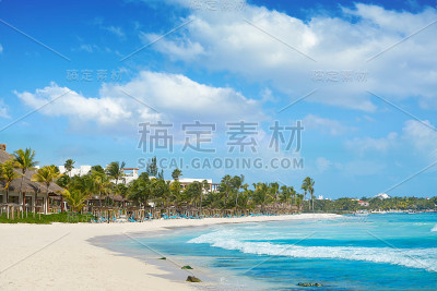 玛雅里维埃拉的阿库马尔加勒比海滩