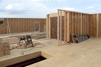 新家庭房子建设框架木材建筑商木匠工匠