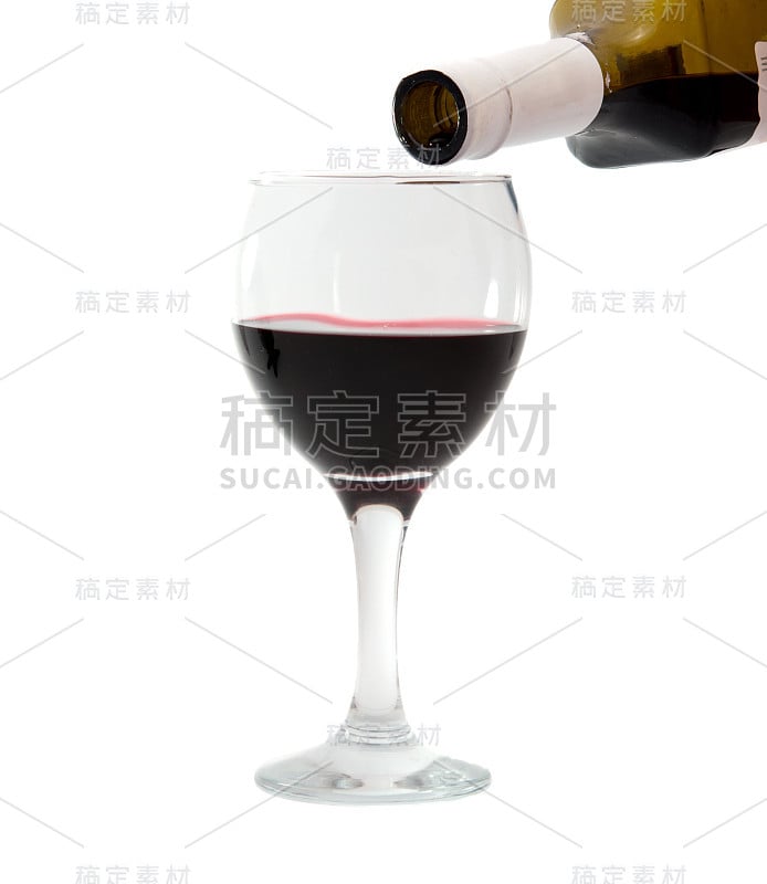 一瓶和一杯葡萄酒