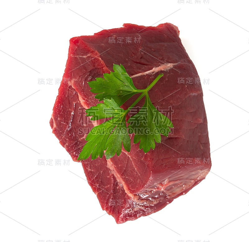 生牛肉孤立在白色