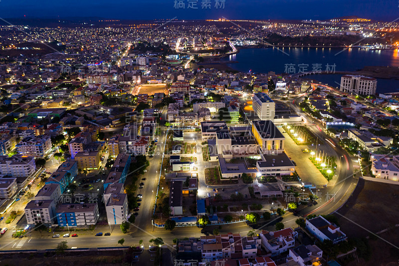 佛得角群岛圣地亚哥普拉亚市夜间鸟瞰图