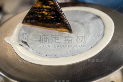 做煎饼或泰式可丽饼。(选择性聚焦)