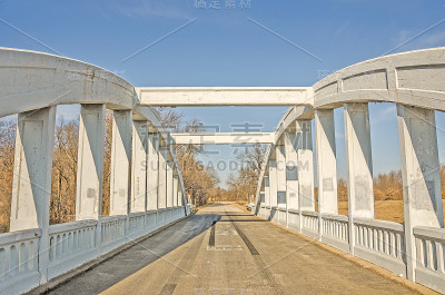 66号公路上的沼泽拱桥