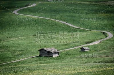 白云石山脉景观