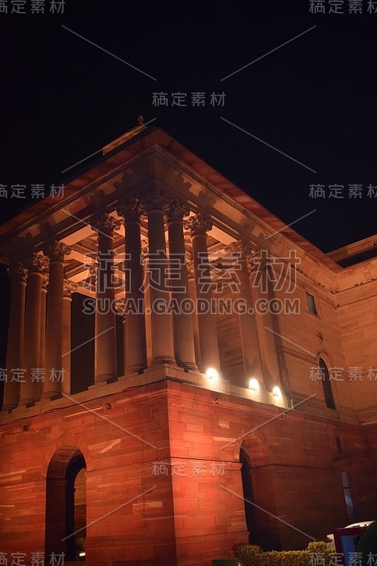 印度德里的Rashtrapati Bhawan五颜六色的夜景，著名的Rashtrapati Bhaw