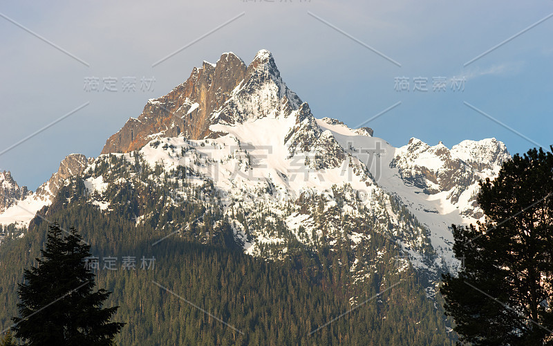 白马山顶索克河谷北喀斯喀特山