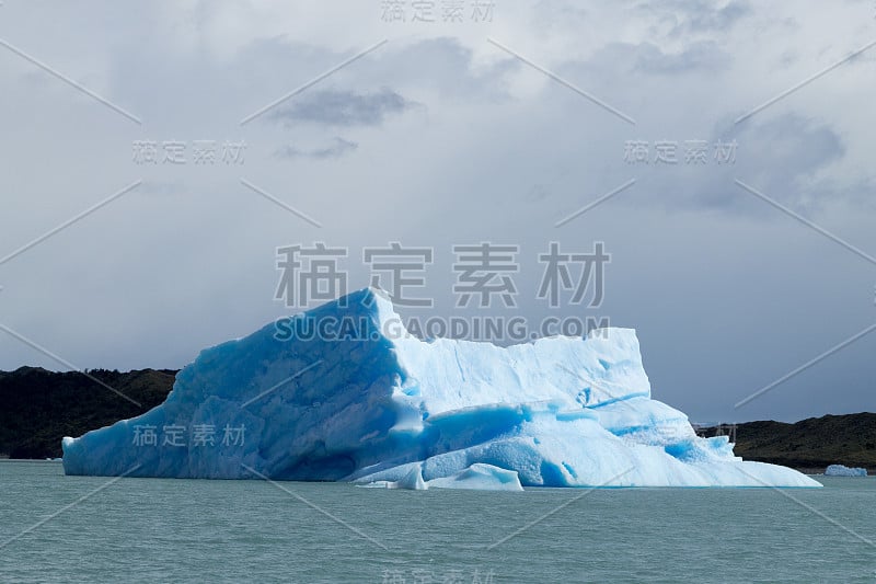 导航阿根廷湖，巴塔哥尼亚景观，阿根廷