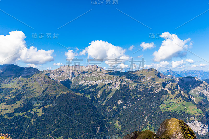 从曼利钦的瑞士阿尔卑斯山全景