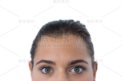 站在白色背景下的女性主管感到惊讶