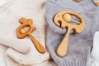 木制有机婴儿牙玩具兔子和大象