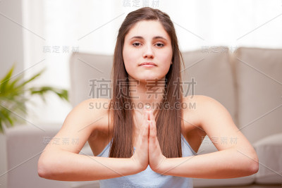 专注于你的中心，冥想