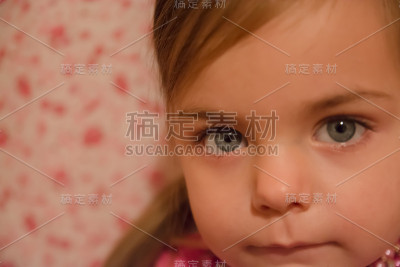 年轻的女孩和蓝眼睛