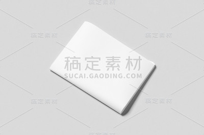 灰色背景上的空白报纸模型。