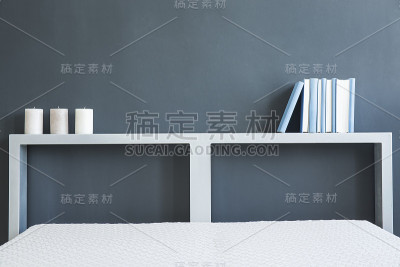 床和书架