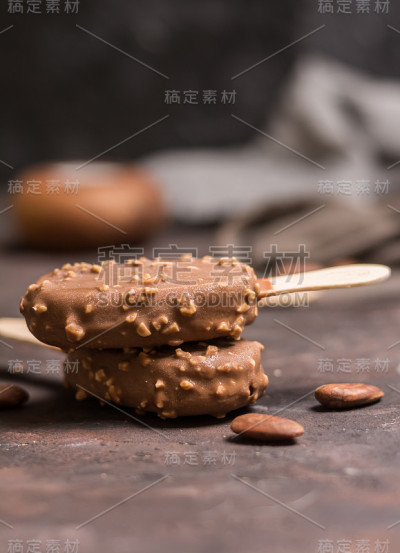 香草杏仁冰淇淋在家里用木棍