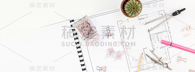 室内设计师桌子工作场所与房子的计划