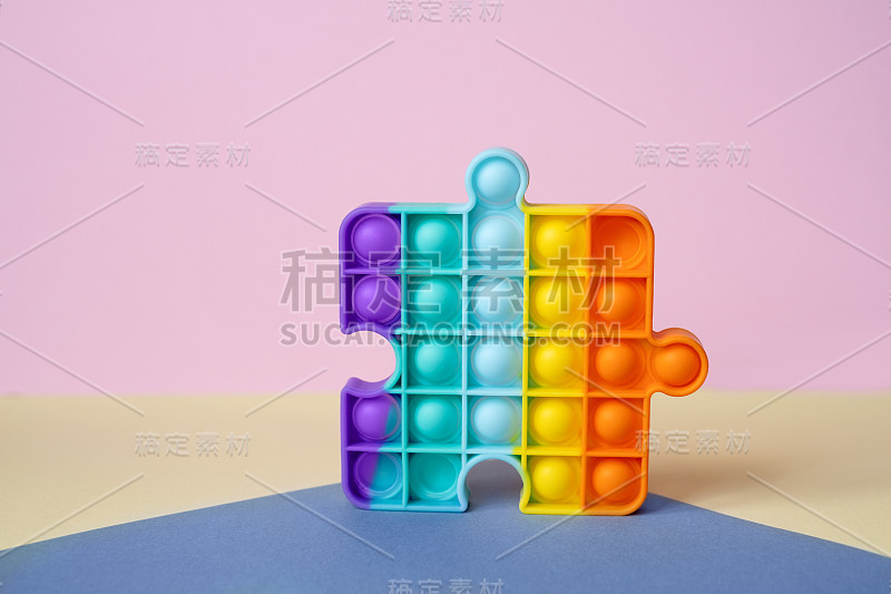 新的流行的硅胶彩色抗应力popit玩具婴儿的背景与几何形状