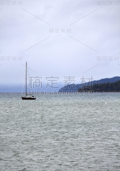 湖上的小船