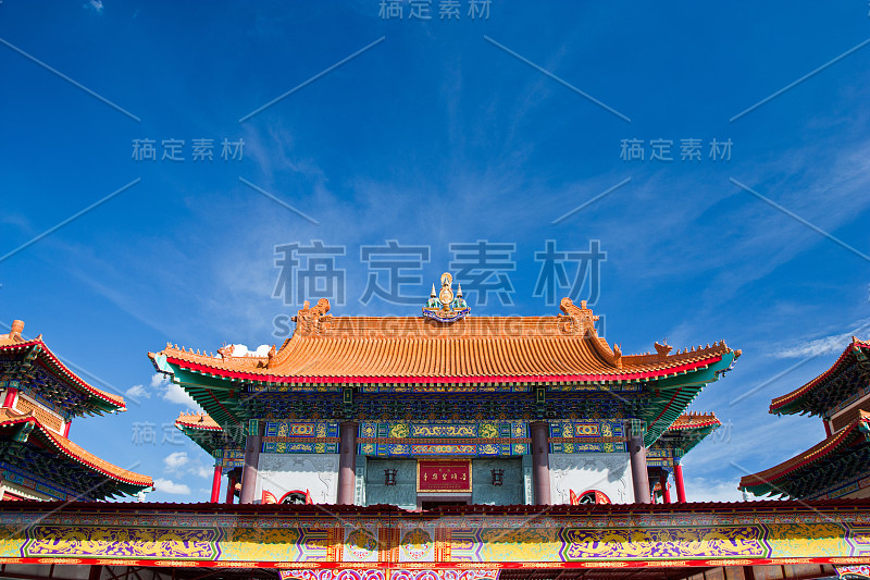 中国寺庙的一天美丽的天空，庵武里，泰国