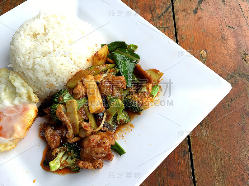 用豆腐、虾仁炒青菜