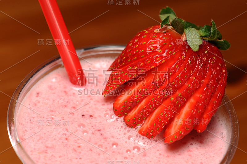 草莓奶昔