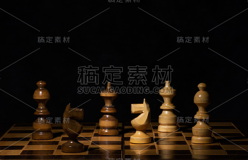 黑暗背景下的棋子