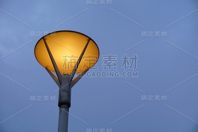 带反射器的现代LED路灯