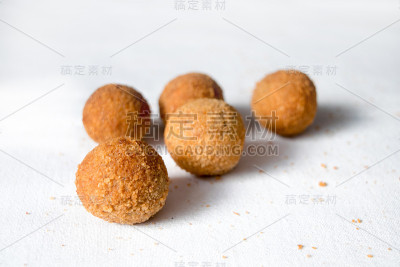 橄榄-橄榄-肉丸配橄榄