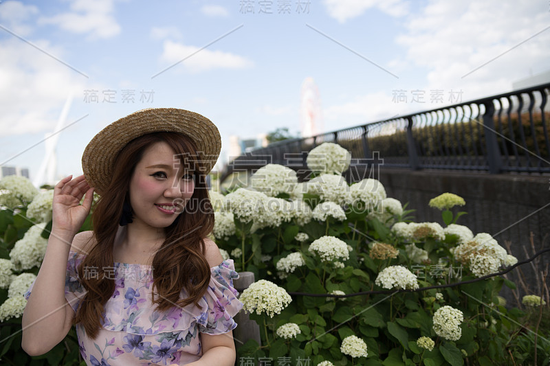 有可爱微笑的女人