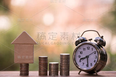 成排的硬币用于融资