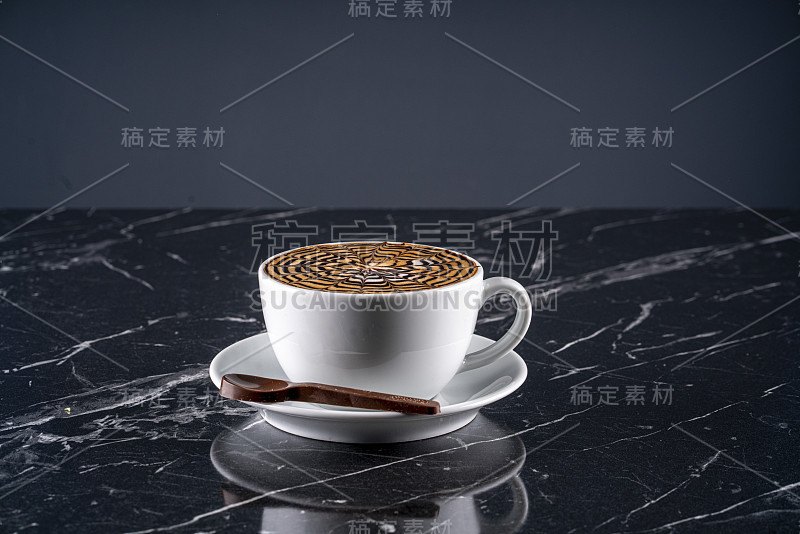 Art On Latte库存照片