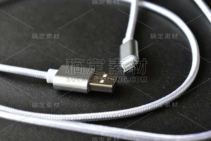 白色USB 2.0线用于微型USB