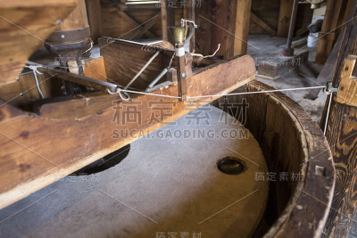 历史性的风车磨石
