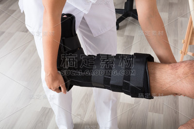 一个受伤的人的腿的低截面视图