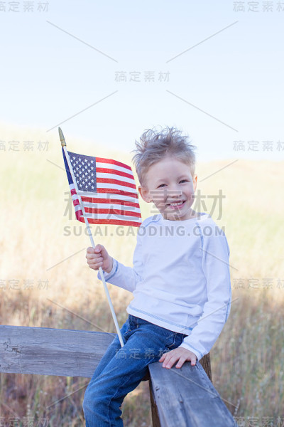 庆祝独立日的男孩