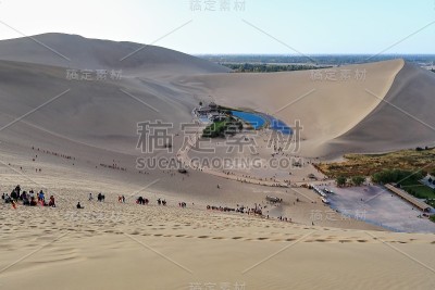 月牙泉在歌唱或回响沙山-鸣沙山。敦煌-甘肃——中国- 0658